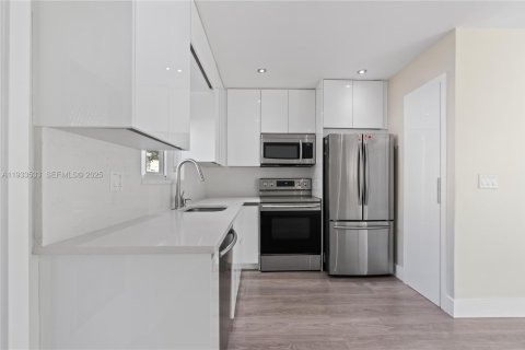 Condominio en venta en Hollywood, Florida, 2 dormitorios, 79.06 m2 № 1991433 - foto 12