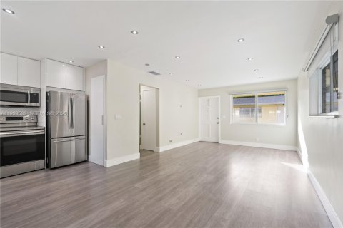 Condominio en venta en Hollywood, Florida, 2 dormitorios, 79.06 m2 № 1991433 - foto 7