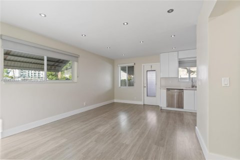 Condominio en venta en Hollywood, Florida, 2 dormitorios, 79.06 m2 № 1991433 - foto 13