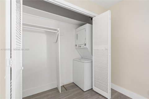 Condominio en venta en Hollywood, Florida, 2 dormitorios, 79.06 m2 № 1991433 - foto 21