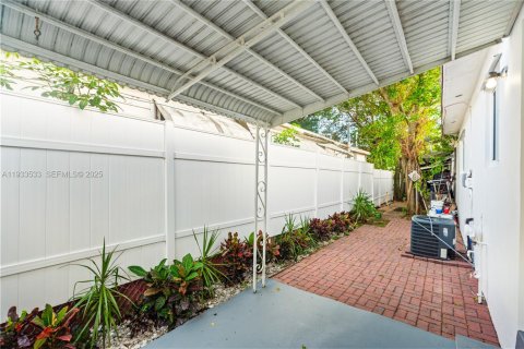 Condominio en venta en Hollywood, Florida, 2 dormitorios, 79.06 m2 № 1991433 - foto 22