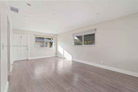 Condominio en venta en Hollywood, Florida, 2 dormitorios, 79.06 m2 № 1991433 - foto 9