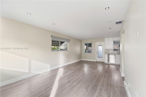 Condominio en venta en Hollywood, Florida, 2 dormitorios, 79.06 m2 № 1991433 - foto 5