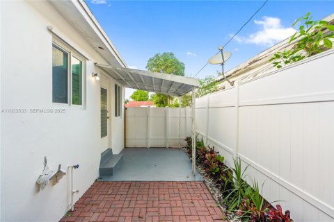 Condominio en venta en Hollywood, Florida, 2 dormitorios, 79.06 m2 № 1991433 - foto 26