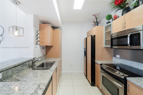 Купить кондоминиум в Авентура, Флорида 2 спальни, 98.94м2, № 1857314 - фото 4