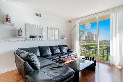 Купить кондоминиум в Авентура, Флорида 2 спальни, 98.94м2, № 1857314 - фото 13