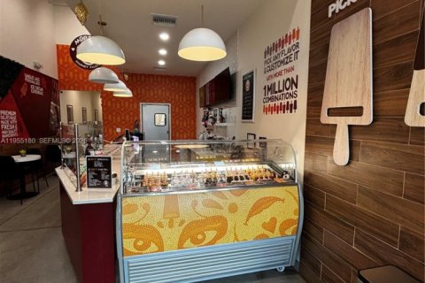 Propiedad comercial en venta en West Palm Beach, Florida № 2011078 - foto 3