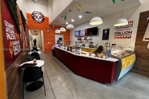 Propiedad comercial en venta en West Palm Beach, Florida № 2011078 - foto 4