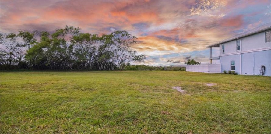 Land in Hudson, Florida № 864425