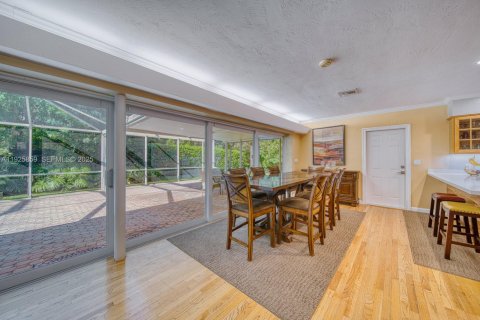 House in Pinecrest, Florida 3 bedrooms, 190.45 sq.m. № 1984632 - photo 17