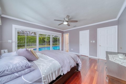 House in Pinecrest, Florida 3 bedrooms, 190.45 sq.m. № 1984632 - photo 25