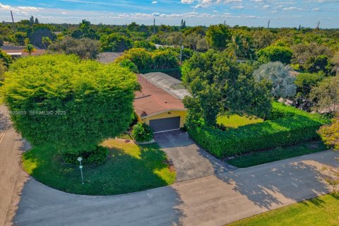 House in Pinecrest, Florida 3 bedrooms, 190.45 sq.m. № 1984632 - photo 4