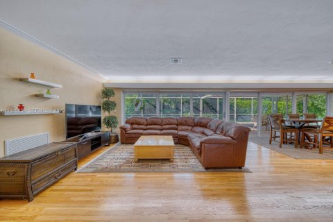 House in Pinecrest, Florida 3 bedrooms, 190.45 sq.m. № 1984632 - photo 11