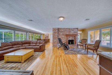 House in Pinecrest, Florida 3 bedrooms, 190.45 sq.m. № 1984632 - photo 13