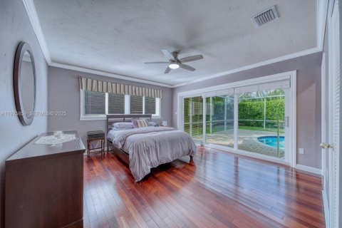 House in Pinecrest, Florida 3 bedrooms, 190.45 sq.m. № 1984632 - photo 24