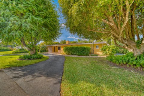 House in Pinecrest, Florida 3 bedrooms, 190.45 sq.m. № 1984632 - photo 3