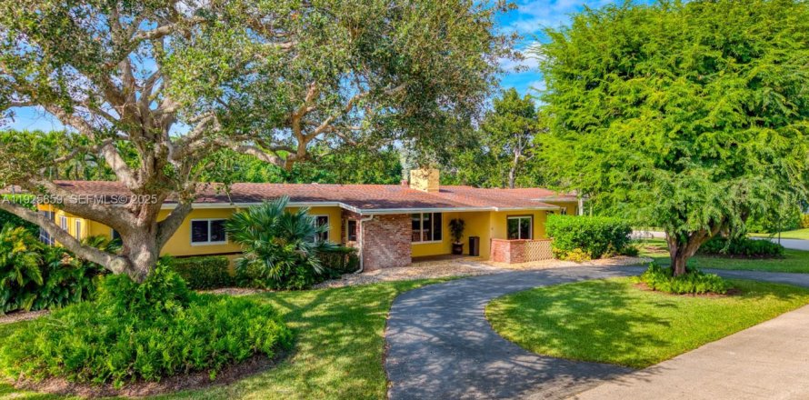 House in Pinecrest, Florida 3 bedrooms, 190.45 sq.m. № 1984632