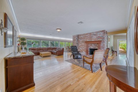 House in Pinecrest, Florida 3 bedrooms, 190.45 sq.m. № 1984632 - photo 10