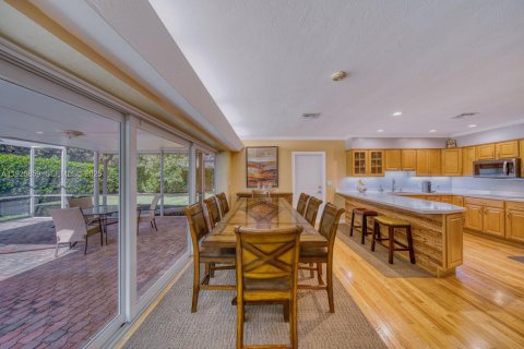 House in Pinecrest, Florida 3 bedrooms, 190.45 sq.m. № 1984632 - photo 15