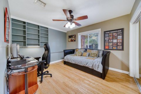 House in Pinecrest, Florida 3 bedrooms, 190.45 sq.m. № 1984632 - photo 30