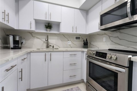 Снять в аренду кондоминиум в Холливуд, Флорида 2 спальни, 93.83м2, № 2075416 - фото 11