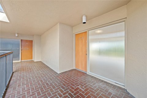 Condo in Miami, Florida, 3 bedrooms  № 2069531 - photo 4
