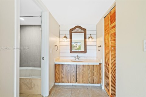 Condo in Miami, Florida, 3 bedrooms  № 2069531 - photo 17