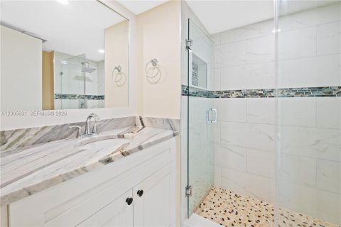 Condo in Miami, Florida, 3 bedrooms  № 2069531 - photo 21