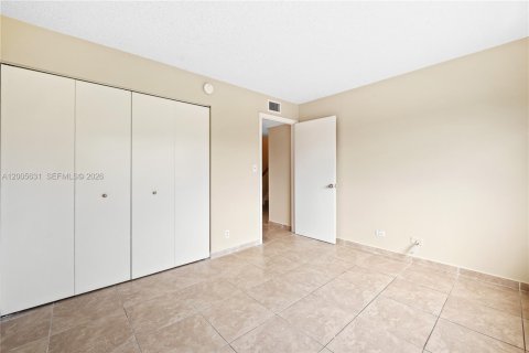 Condo in Miami, Florida, 3 bedrooms  № 2069531 - photo 20