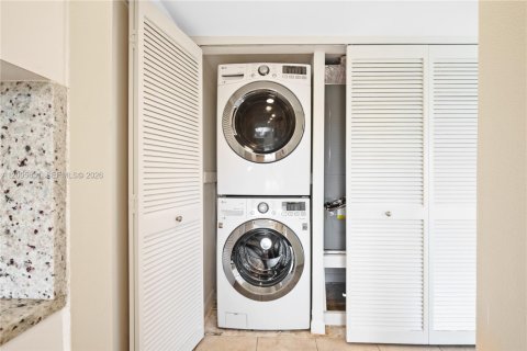 Condo in Miami, Florida, 3 bedrooms  № 2069531 - photo 14