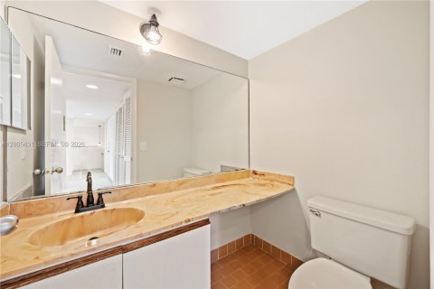 Condo in Miami, Florida, 3 bedrooms  № 2069531 - photo 13