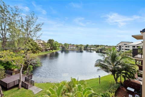 Condo in Miami, Florida, 3 bedrooms  № 2069531 - photo 24