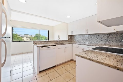 Condo in Miami, Florida, 3 bedrooms  № 2069531 - photo 11