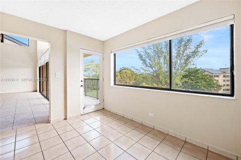 Condo in Miami, Florida, 3 bedrooms  № 2069531 - photo 10