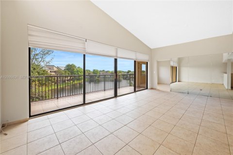Condo in Miami, Florida, 3 bedrooms  № 2069531 - photo 6