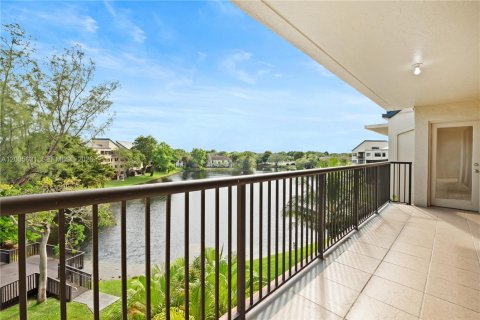 Condo in Miami, Florida, 3 bedrooms  № 2069531
