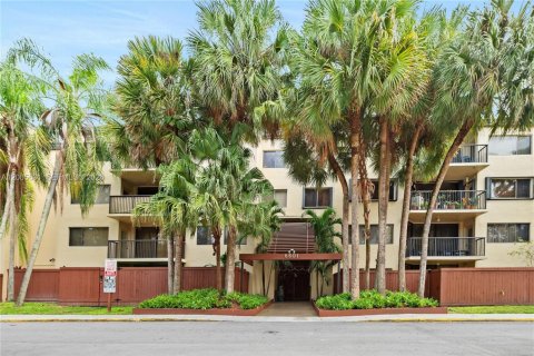 Condo in Miami, Florida, 3 bedrooms  № 2069531 - photo 3