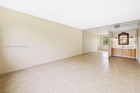Condo in Miami, Florida, 3 bedrooms  № 2069531 - photo 16