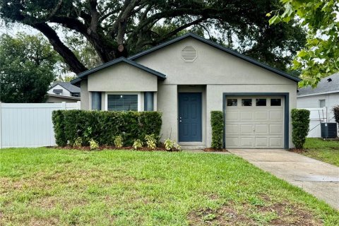 House in Orlando, Florida 3 bedrooms, 105.72 sq.m. № 2093888