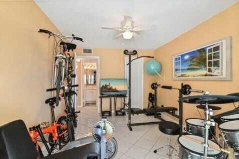 Condo in West Palm Beach, Florida, 2 bedrooms  № 2378417 - photo 4