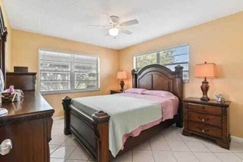 Condo in West Palm Beach, Florida, 2 bedrooms  № 2378417 - photo 3
