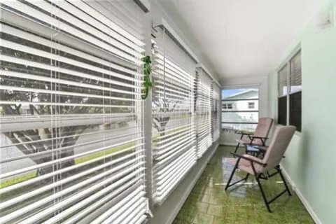 Condo in West Palm Beach, Florida, 2 bedrooms  № 2378417 - photo 9