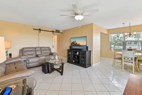 Condo in West Palm Beach, Florida, 2 bedrooms  № 2378417 - photo 21