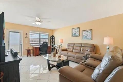Condo in West Palm Beach, Florida, 2 bedrooms  № 2378417 - photo 5