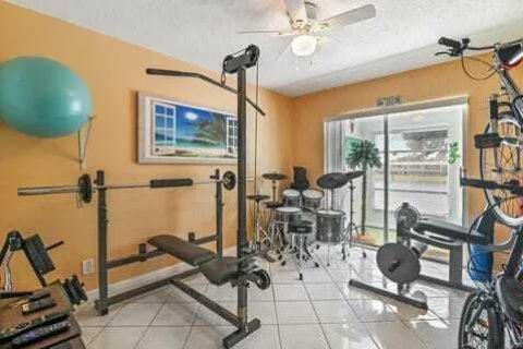 Condo in West Palm Beach, Florida, 2 bedrooms  № 2378417 - photo 12