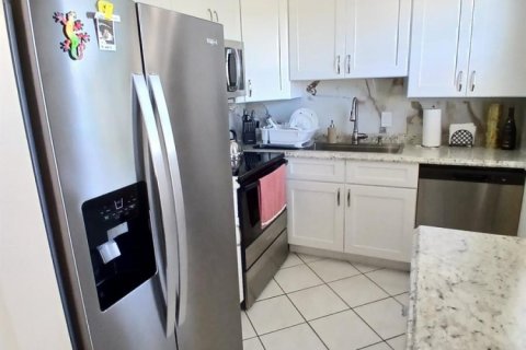 Condo in West Palm Beach, Florida, 2 bedrooms  № 2378417 - photo 17