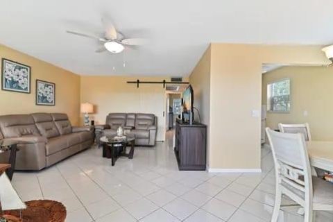 Condo in West Palm Beach, Florida, 2 bedrooms  № 2378417 - photo 20