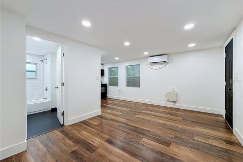 Immobilier commercial à vendre à Saint Petersburg, Floride: 2 chambres, 96.62 m2 № 2294905 - photo 3