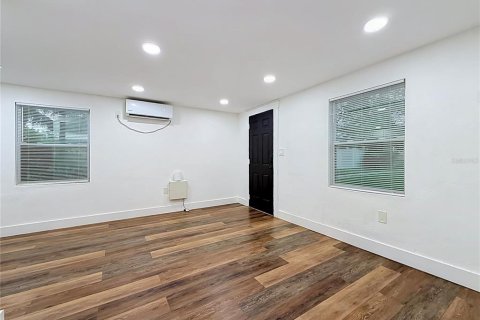 Immobilier commercial à vendre à Saint Petersburg, Floride: 2 chambres, 96.62 m2 № 2294905 - photo 11