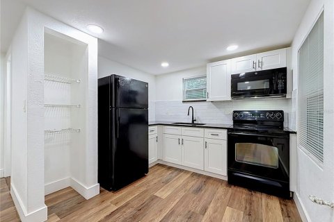 Immobilier commercial à vendre à Saint Petersburg, Floride: 2 chambres, 96.62 m2 № 2294905 - photo 4